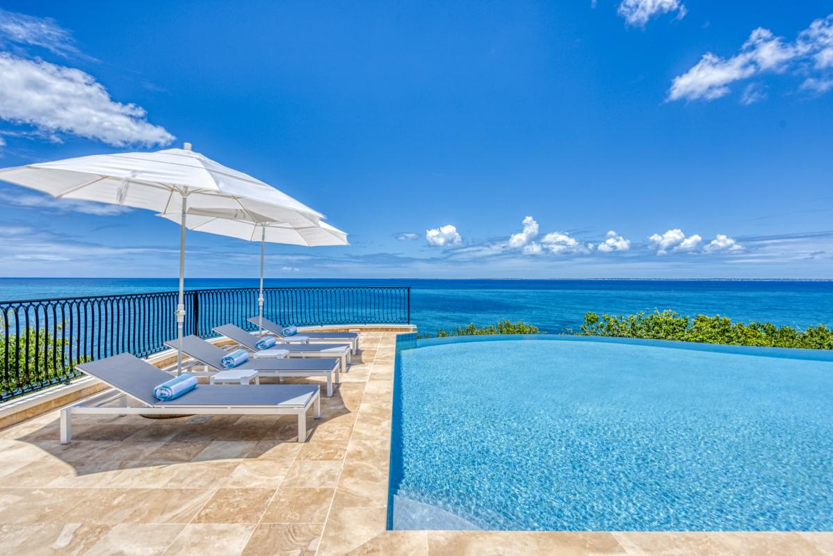 3 Location villa piscine vue mer Terres Basses Saint Martin_transat